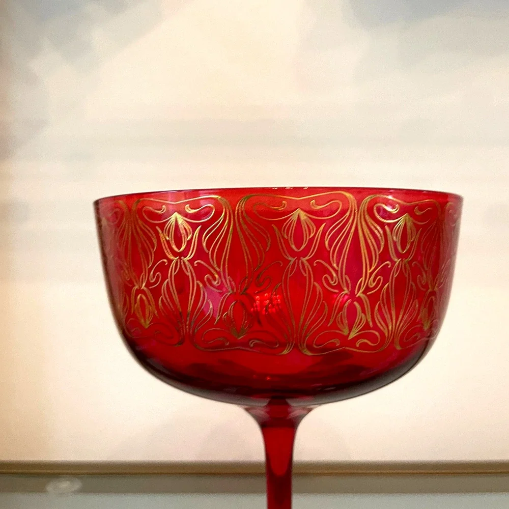 NEIMAN MARCUS Holiday Coupe Glass Set of 4 Red and Gold 6 oz in Gift Box New